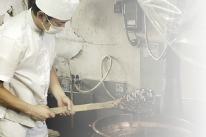 自家製餡の作業風景